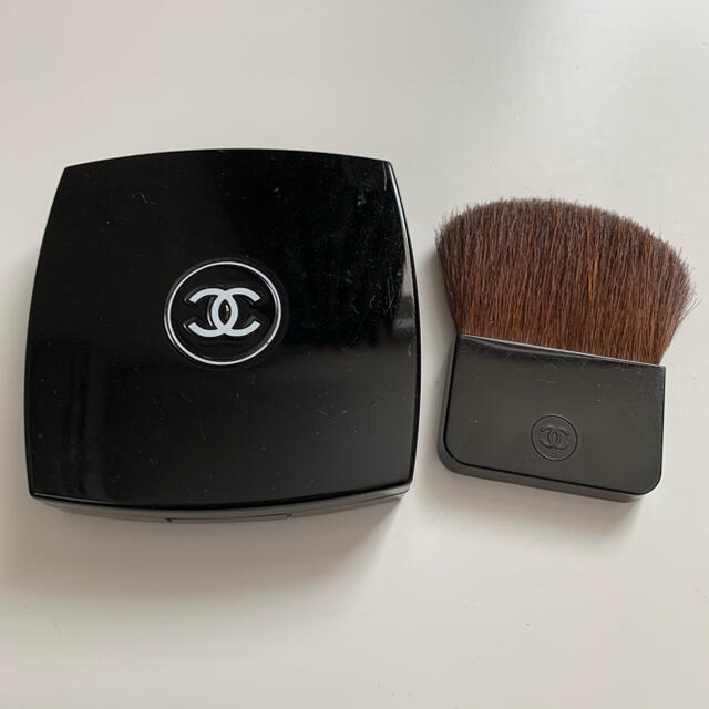 CHANEL(シャネル)の国内正規品。CHANEL プードゥルルミエールグラッセ コスメ/美容のベースメイク/化粧品(フェイスパウダー)の商品写真