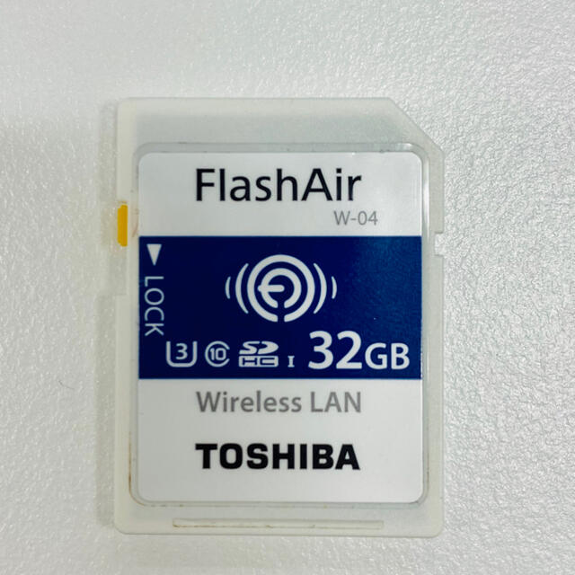 東芝(トウシバ)の山水花月様専用　TOSHIBA FlashAir SDカード 32GB スマホ/家電/カメラのカメラ(デジタル一眼)の商品写真