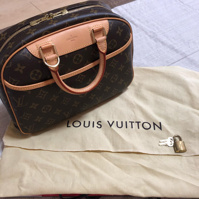 LOUIS VUITTON(ルイヴィトン)のルイヴィトン　モノグラム  トゥルーヴィル レディースのバッグ(ハンドバッグ)の商品写真