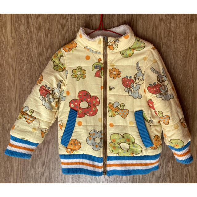 F.O.KIDS(エフオーキッズ)のF.O.KIDS リバーシブル 中綿ジャンパー 100 ドットうさぎ花きのこ水玉 キッズ/ベビー/マタニティのキッズ服男の子用(90cm~)(ジャケット/上着)の商品写真