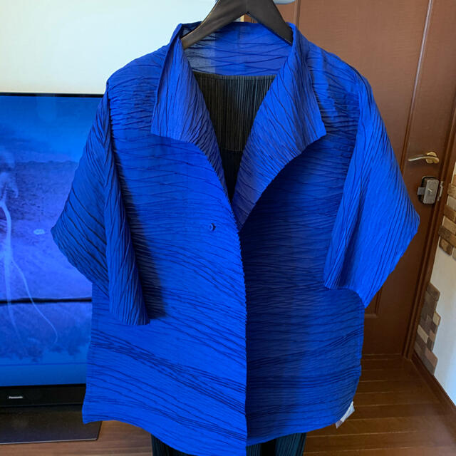 イッセイミヤケ２０１９年　美しい造形的な羽織りジャケット　新品未使用 1