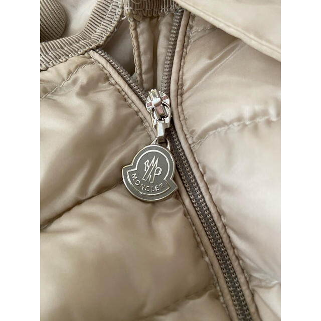 MONCLER(モンクレール)のモンクレール　MONCLER LUCILA Sサイズ　ダウンベスト　ベージュ レディースのジャケット/アウター(ダウンベスト)の商品写真