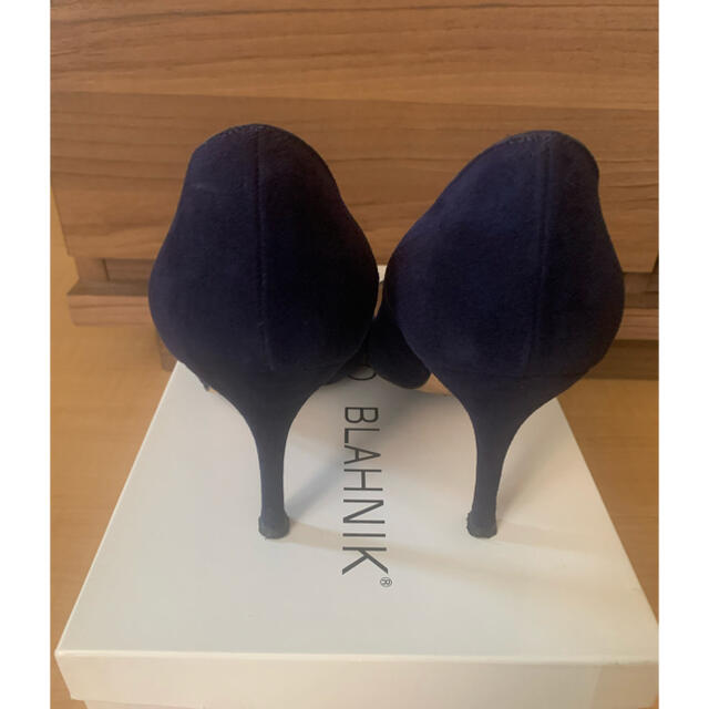 MANOLO BLAHNIK(マノロブラニク)の※Nina様専用　MANOLO BLAHNIK  　キエッタ　36  ネイビー レディースの靴/シューズ(ハイヒール/パンプス)の商品写真