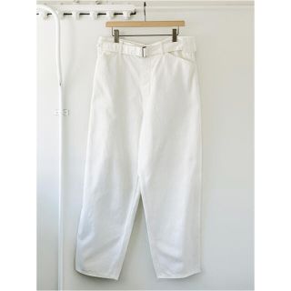 コモリ(COMOLI)のCOMOLI 20aw ベルテッドデニム white サイズ1(デニム/ジーンズ)