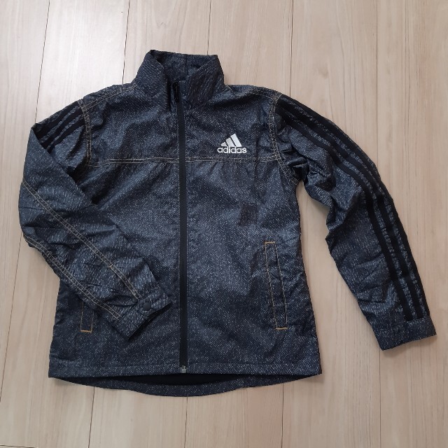 adidas(アディダス)のアディダス　ウインドブレーカー　140 キッズ/ベビー/マタニティのキッズ服男の子用(90cm~)(ジャケット/上着)の商品写真