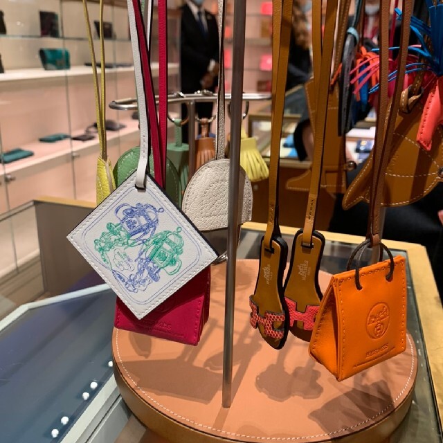 Hermes(エルメス)のフランス購入 新品未使用 エルメス サックオランジュ ローズメキシコ レディースのアクセサリー(チャーム)の商品写真