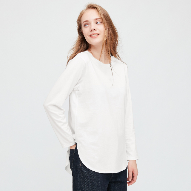 UNIQLO(ユニクロ)のUNIQLO ユニクロ コットンロングシャツテールT ホワイト  レディースのトップス(Tシャツ(長袖/七分))の商品写真