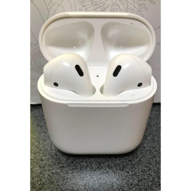 Apple(アップル)のAirPods 第1世代 正規品 中古品 スマホ/家電/カメラのオーディオ機器(ヘッドフォン/イヤフォン)の商品写真