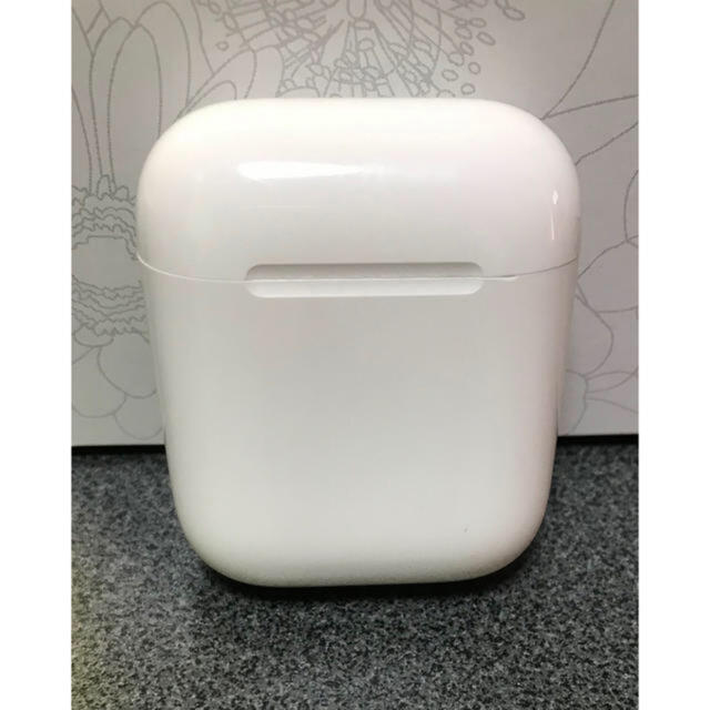 Apple(アップル)のAirPods 第1世代 正規品 中古品 スマホ/家電/カメラのオーディオ機器(ヘッドフォン/イヤフォン)の商品写真