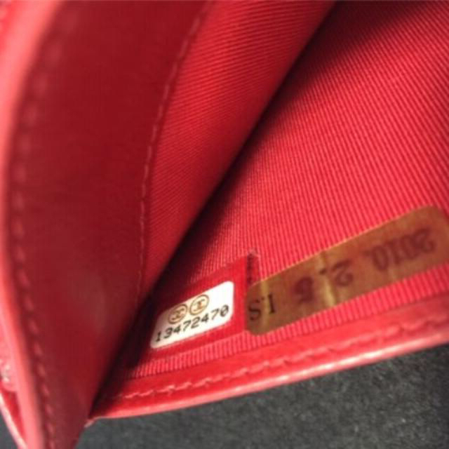 CHANEL(シャネル)の8907　シャネル　マトラッセ　二つ折長財布　エナメル　赤系 レディースのファッション小物(財布)の商品写真