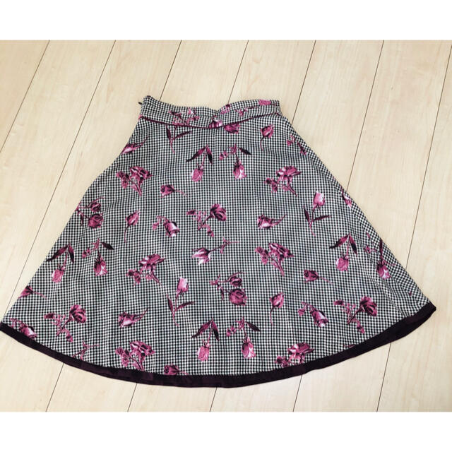 MISCH MASCH(ミッシュマッシュ)のしらお様専用　MISCH MASCH  花柄スカート　 レディースのスカート(ひざ丈スカート)の商品写真