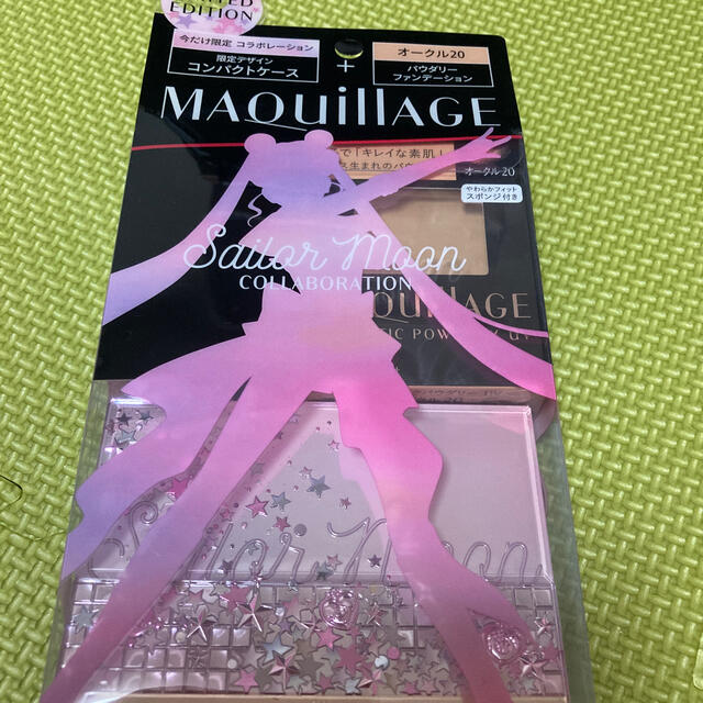 MAQuillAGE(マキアージュ)のマキアージュ限定セーラームーンパウダー&コンパクトケース付き　オークル20 コスメ/美容のベースメイク/化粧品(ファンデーション)の商品写真