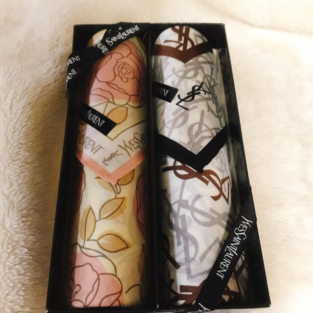 Saint Laurent(サンローラン)の【新品未使用】イヴ・サンローラン　ハンカチ２枚セット レディースのファッション小物(ハンカチ)の商品写真