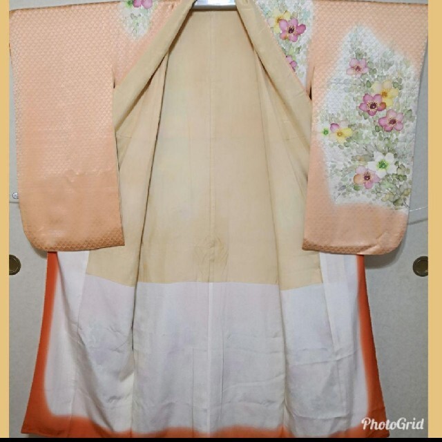 振袖☆正絹 薄いオレンジに花文様 染め レディースの水着/浴衣(振袖)の商品写真