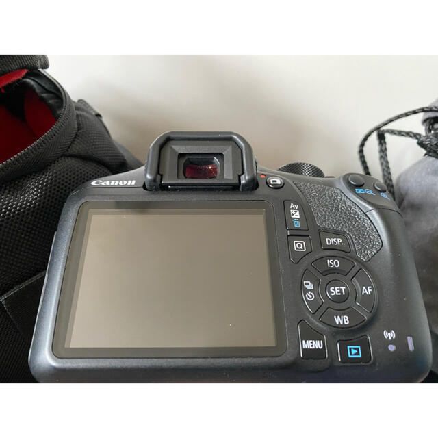 Canon(キヤノン)のCanon EOS KISS X80(W)EF-S18-55 マクロレンズ付き スマホ/家電/カメラのカメラ(デジタル一眼)の商品写真