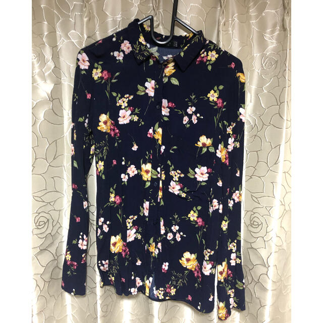 Bershka(ベルシュカ)の花柄シャツ レディースのトップス(シャツ/ブラウス(長袖/七分))の商品写真