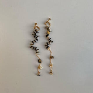 ロキエ(Lochie)のblack shell chain earring.pierce(イヤリング)