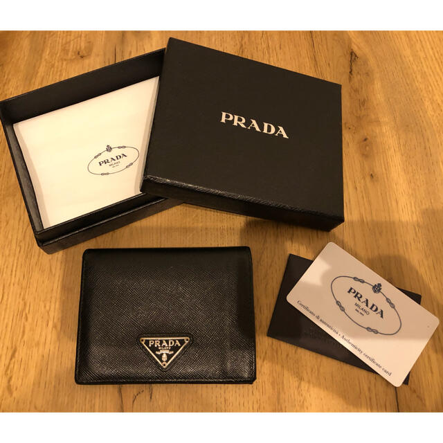 【新品未使用】PRADA プラダ　二つ折り財布わ