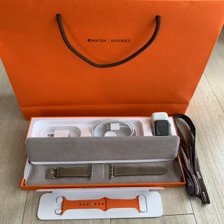 エルメス(Hermes)のビビ様専用　アップルウォッチ　エルメス　入手困難品エトゥープ　series6(腕時計)