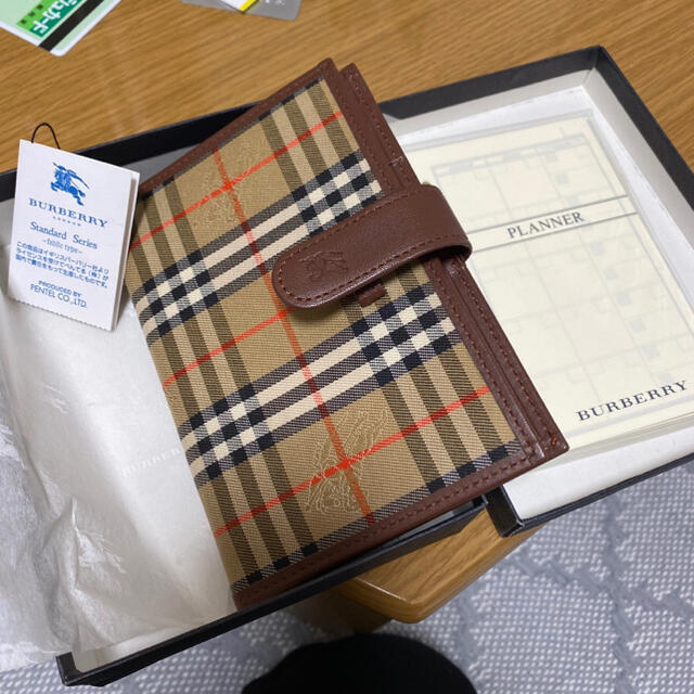 BURBERRY(バーバリー)の【新品】バーバリ　システム手帳　ミニ インテリア/住まい/日用品の文房具(カレンダー/スケジュール)の商品写真