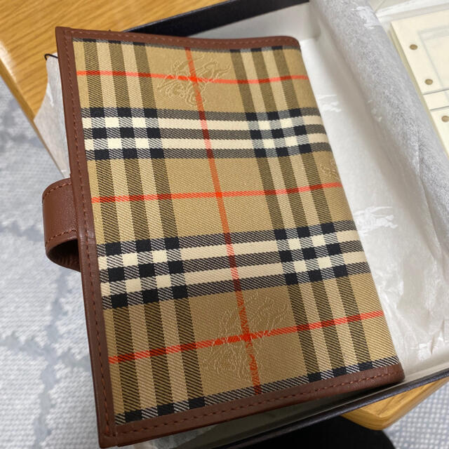 BURBERRY(バーバリー)の【新品】バーバリ　システム手帳　ミニ インテリア/住まい/日用品の文房具(カレンダー/スケジュール)の商品写真