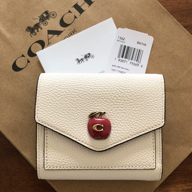 【2020年新作☆COACH】完売品!レア! アップル ホワイト 折り財布 | フリマアプリ ラクマ