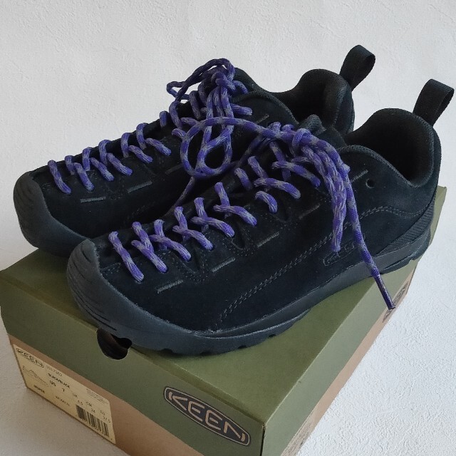 KEEN(キーン)の新品未使用 KEEN ジャスパー 23㎝ レディース 黒 ブラック 履きやすい レディースの靴/シューズ(スニーカー)の商品写真