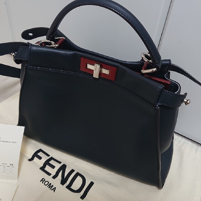 FENDI(フェンディ)のFENDI フェンディ ピーカブー レディースのバッグ(ハンドバッグ)の商品写真