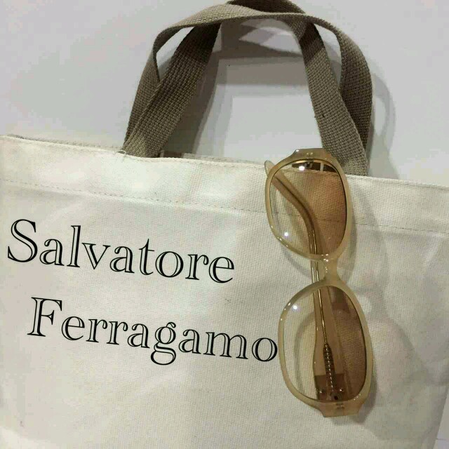 Salvatore Ferragamo(サルヴァトーレフェラガモ)のフェラガモ　サングラス レディースのファッション小物(サングラス/メガネ)の商品写真