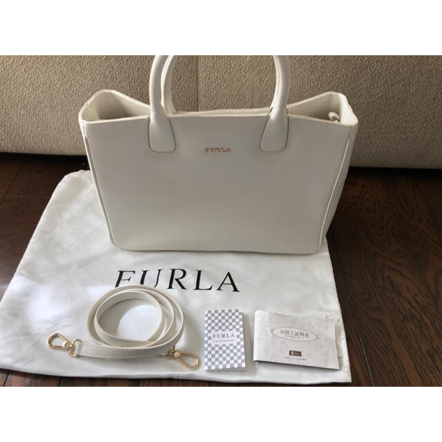 Furla(フルラ)の未使用　FURLA フルラ　白　ホワイト　トート　ショルダー　ツーウェイ　バッグ レディースのバッグ(ハンドバッグ)の商品写真