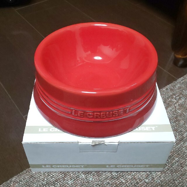 LE CREUSET(ルクルーゼ)のルクルーゼ  ペットボール(M)チェリーレッド その他のペット用品(犬)の商品写真