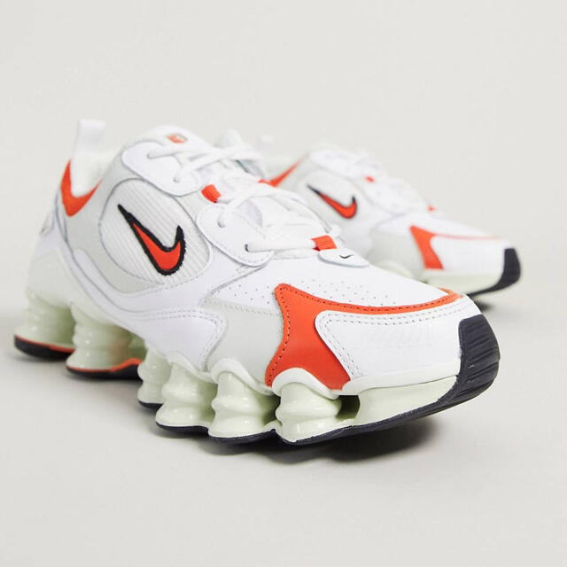 NIKE(ナイキ)の★大人気★ Nike Shox ナイキ ショックス　24.5cm レディースの靴/シューズ(スニーカー)の商品写真