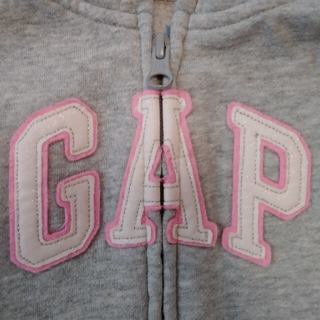 GAP(ギャップ)のNana様専用　GAPパーカー　90 キッズ/ベビー/マタニティのキッズ服女の子用(90cm~)(ジャケット/上着)の商品写真