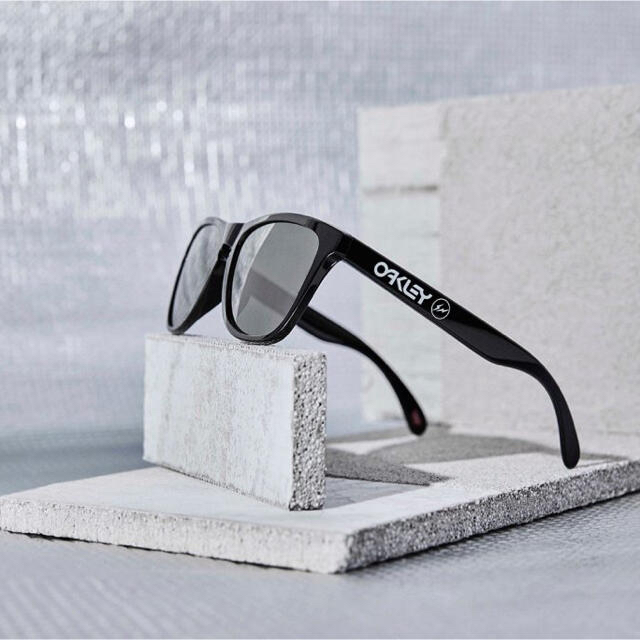 OAKLEY FROGSKINS Fragment 1