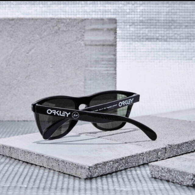 FRAGMENT(フラグメント)のOAKLEY FROGSKINS (XS) Fragment メンズのファッション小物(サングラス/メガネ)の商品写真