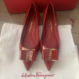 フェラガモ(Ferragamo)の新品未使用　フェラガモ　エナメルフラットシューズ　36(ハイヒール/パンプス)