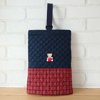 ファミリア(familiar)の【ハンドメイド】キラキラリンゴワッペン付シューズバッグ 紺×赤チェック 入園入学(外出用品)