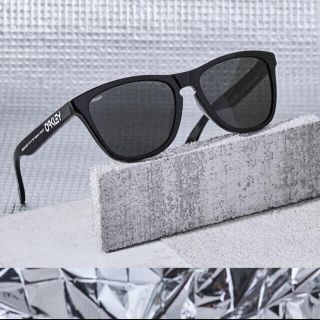 フラグメント(FRAGMENT)のOAKLEY Fragment Design FROGSKINS (A) 新品(サングラス/メガネ)