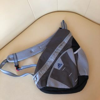 アディダス(adidas)の新品　アディダス　ワンショルダーボディバッグ週末お値下げ（リュック）(ボディーバッグ)