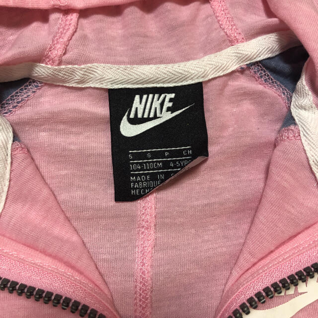 NIKE(ナイキ)のNIKE薄手パーカー/サイズ110/新品未使用 キッズ/ベビー/マタニティのキッズ服女の子用(90cm~)(ジャケット/上着)の商品写真