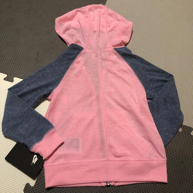 NIKE(ナイキ)のNIKE薄手パーカー/サイズ110/新品未使用 キッズ/ベビー/マタニティのキッズ服女の子用(90cm~)(ジャケット/上着)の商品写真