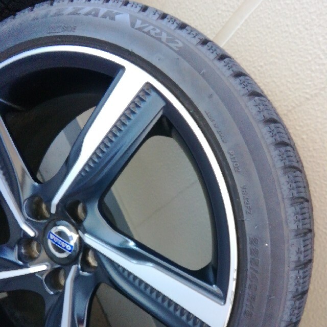 最終 ボルボV40 スタッドレス Rデザイン純正ホイール 225/40r18の通販 最終 ボルボV40 スタッドレス Rデザイン純正ホイール 225/40r18の通販