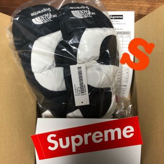 シュプリーム(Supreme)のSupreme The North FaceS Nuptse Mitts (ウエア/装備)