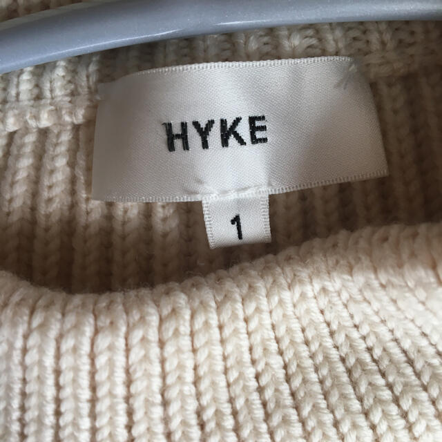 HYKE(ハイク)のHYKE  ニット　サイズ１　オフホワイト レディースのトップス(ニット/セーター)の商品写真