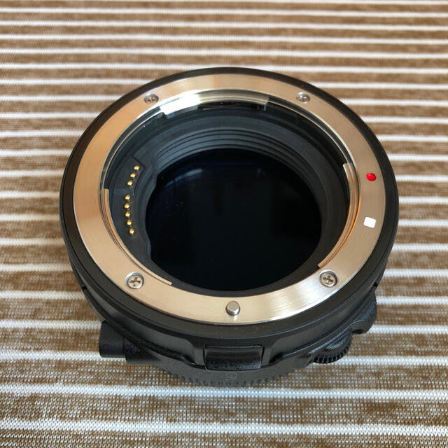 Canon(キヤノン)のマウントアダプター EF-EOS R ドロップイン 円偏光フィルター A付 スマホ/家電/カメラのカメラ(レンズ(単焦点))の商品写真