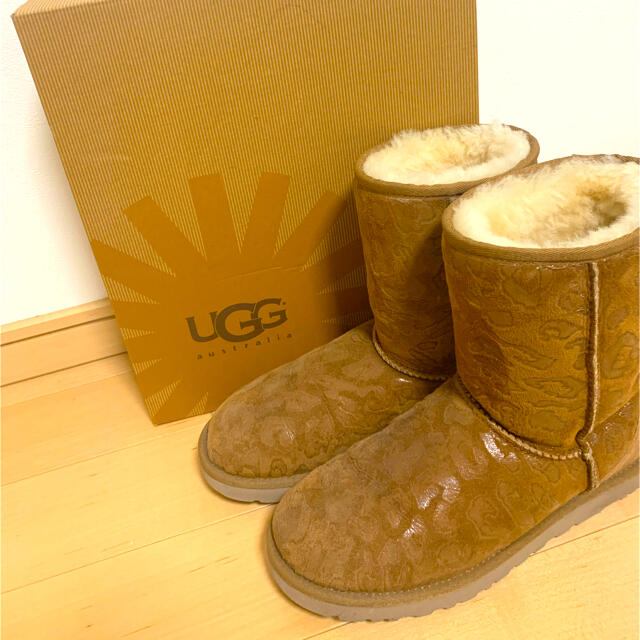 UGGクラシックショート　レオパード