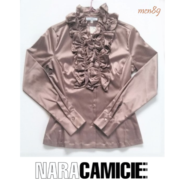 NARACAMICIE(ナラカミーチェ)の【新品・タグ付】ナラカミーチェ　サテンギャザーフリル長袖ブラウス　0 レディースのトップス(シャツ/ブラウス(長袖/七分))の商品写真