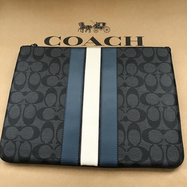 COACH(コーチ)のkal様＊コーチラージポーチシグネチャーキャンバスウィズヴァーシティーストライプ メンズのバッグ(その他)の商品写真