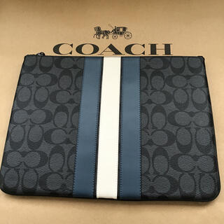 コーチ(COACH)のkal様＊コーチラージポーチシグネチャーキャンバスウィズヴァーシティーストライプ(その他)