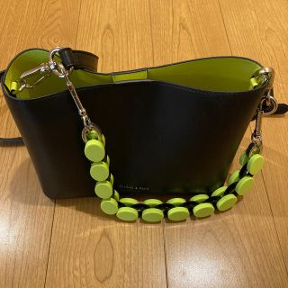 チャールズアンドキース(Charles and Keith)のCHARLES & KEITH ショルダーバッグ　ハンドバッグ　(ショルダーバッグ)